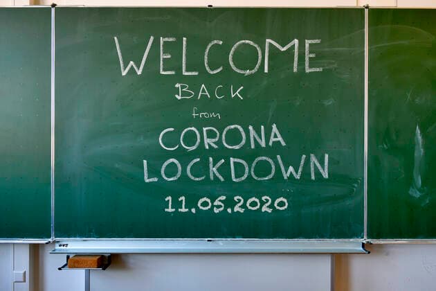 Wiederbeginn der Schule nach Corona-Lockdown, leeres Klassenzimmer, Deutschland Wiederbeginn der Schule nach Corona-Lockdown, leeres Klassenzimmer, Deutschland