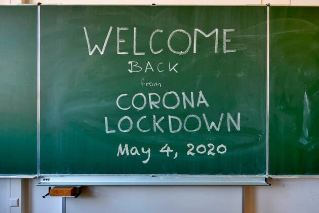 Wiederbeginn der Schule nach Corona-Lockdown, leeres Klassenzimmer, Deutschland Wiederbeginn der Schule nach Corona-Lockdown, leeres Klassenzimmer, Deutschland