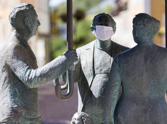 Deutschland, , , 20.04.2020, Presse, COVID-19 Die Mundschutzpflicht in Bayern kommt Bild: In Bayern ist ab kommender Woche Maskenpflicht. So hat es Ministerpraesident Markus Soeder heute verkuendet. Derzeit sind fast alle Geschaefte noch geschlossen. Copyright: HMBxMedia OliverxMueller