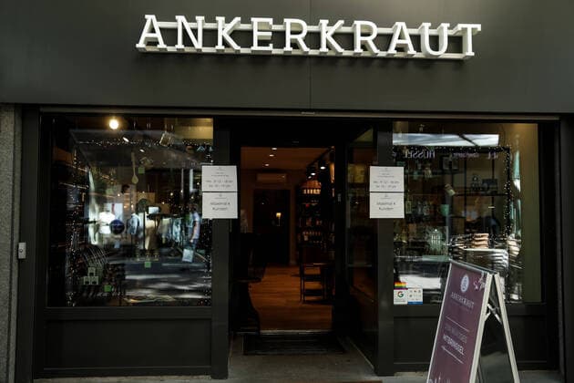 Koelner Innenstadt; 20.04.2020 Klare Hinweise bei Ankerkraut um die aktuellen Massnahmen zu unterstuetzen. Die Koelner Innenstadt am ersten Tag nach Lockerung der Covid-19-Beschraenkungen. Koeln Innenstadt NRW Deutschland *** Cologne city centre 20 04 2020 Clear indications at Ankerkraut to support the current measures Cologne city centre on the first day after easing the Covid 19 restrictions Cologne city centre NRW Germany Copyright: xBEAUTIFULxSPORTS Wunderlx