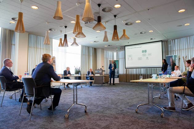 21-04-2020 Amsterdam King Willem-Alexander visited the UWV, Het Uitvoeringsinstituut Werknemersverzekeringen, in the context of the coronavirus outbreak COVID19 in Amsterdam. The UWV, The adel royals Employee Insurance Agency  Copyright: xPPEx