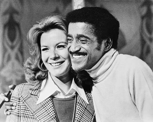 CHEVROLET PRESENTS BURT BACHARACH, from left: Vicki Carr, Sammy Davis Jr., 1972 !ACHTUNG AUFNAHMEDATUM GESCHÃ„TZT! PUBLICATIONXNOTxINxCANxCHNxFRAxITAxJPNxNORxPOLxRUSxESPxUKxUSA Copyright: xCourtesyxEverettxCollectionx TBDBUBA EC010