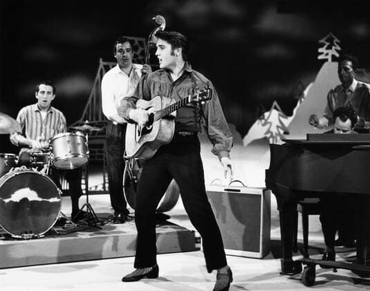 THE ED SULLIVAN SHOW, Elvis Presley, aired September 9, 1956 Courtesy Everett Collection !ACHTUNG AUFNAHMEDATUM GESCHÃ„TZT! PUBLICATIONXNOTxINxCANxCHNxFRAxITAxJPNxNORxPOLxRUSxESPxUKxUSA Copyright: xCourtesyxEverettxCollectionx TBDEDSU EC114