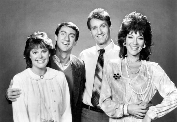 MARRIED...WITH CHILDREN, from left, Amanda Bearse, David Garrison, Ed O Neill, Katey Sagal, 1987-97, (1987 photo), TM and copyright 20th Century Fox Film Corp. All rights reserved Courtesy: Everett Collection. 20thCentFox Courtesy Everett Collection !ACHTUNG AUFNAHMEDATUM GESCHÃ„TZT! PUBLICATIONXNOTxINxCANxCHNxFRAxITAxJPNxNORxPOLxRUSxESPxUKxUSA Copyright: x20thCentFox CourtesyxEverettxCollectionx TBDMAWI FE001