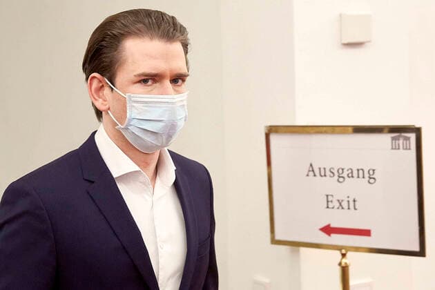 - Wien 22.04.2020 - Parlament Nationalratssitzung - Seit Wochen beklagt die Opposition, SPÖ, NEOS und FPÖ die mangelnde Einbindung des Parlaments in Sachen Coronavirus-Gesetzgebung und -Krisenmanagement. Es gab eine Reihe von Anträgen zwei davon wurden gemeinsam von allen Oppositionsparteien eingebracht. PHOTO: Bundeskanzler Sebastian Kurz (ÖVP) mit Mund-Nasen-Schutz Maske beim Eintreffen im Parlament Vienna (AUSTRIA) - Parliament National Council meeting - For weeks, the opposition, SPÖ, NEOS and FPÖ have been complaining about Parliament s lack of involvement in coronavirus legislation and crisis management. There were a number of proposals, two of which were presented jointly by all opposition parties. Nationalrat Parlament