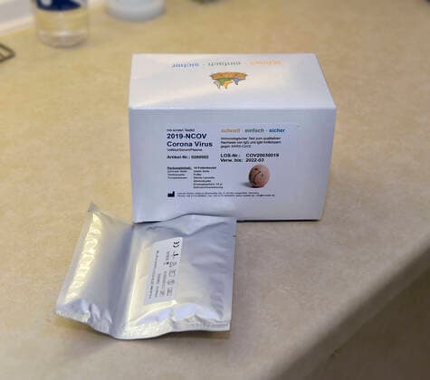 22.04.2020, COVID-19 Antikörper-Test-Kit, Corona Virus Schnelltest ist ein schneller chromatographischer Immunoassay zum qualitativen Nachweis von IgG- und IgM-Antikörpern gegen SARS-CoV-2 im menschlichen Vollblut, Serum oder Plasma als Hilfe bei der Diagnose von primären und sekundären SARS-CoV-2-Infektionen. 22.04.2020, Corona-Virus Antikörper-Test 22.04.2020, Corona-Virus Antikörper-Test