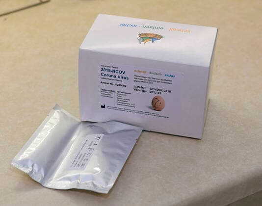 22.04.2020, COVID-19 Antikörper-Test-Kit, Corona Virus Schnelltest ist ein schneller chromatographischer Immunoassay zum qualitativen Nachweis von IgG- und IgM-Antikörpern gegen SARS-CoV-2 im menschlichen Vollblut, Serum oder Plasma als Hilfe bei der Diagnose von primären und sekundären SARS-CoV-2-Infektionen. 22.04.2020, Corona-Virus Antikörper-Test 22.04.2020, Corona-Virus Antikörper-Test