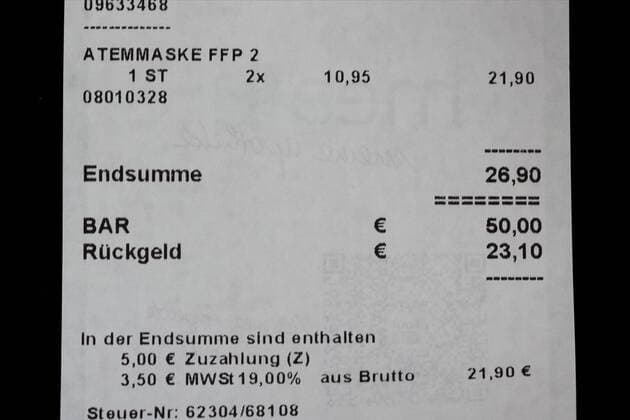 Ab der Kalenderwoche 18 gilt fast in allen Bundeslaendern Maskenpflicht. Es werden z.B. Atemmasken FFP 2 empfohlen. Das Robert-Koch-Institut (RKS) empfiehlt zur Behandlung und Pflege von Patienten mit einer Infektion durch das Coronavirus FFP2 Masken sowie FFP3 Masken. Das Geschaeft mit Schutzmasken treibt den Preis in die Hoehe Ab der Kalenderwoche 18 gilt fast in allen Bundeslaendern Maskenpflicht. Es werden z.B. Atemmasken FFP 2 empfohlen. Das Robert-Koch-Institut (RKS) empfiehlt zur Behandlung und Pflege von Patienten mit einer Infektion durch das Coronavirus FFP2 Masken sowie FFP3 Masken., Deutschland, Kuchen, Apotheke, 22.04.2020