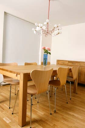 Designklassiker von Arne Jacobsen Trendy interior New and trendy dining room with modern furniture  Copyright: xklikkx 674222