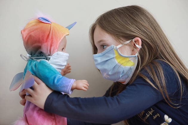 16.04.2020 Halle Saale Halle Saale Halle Saale CORONA Pandemie covid19 covid 19 Corona Virus Coronavirus Sachsen Anhalt Psychologie Trauma Kinderschutz Kinderpsychologie symbolfoto Kind mit Puppe beide tragen Mundschutz model released copyright Der Fotograf übernimmt keine Haftung bei eventueller Verletzung von Rechten Dritter, Persönlichkeitsrechte sind zu wahren. Es gelten die Geschäftsbedingungen des Fotografen. Inhaltsverändernde Manipulation des Fotos nur nach ausdrücklicher Genehmigung des Fotografen. Verwendung nur mit Copyrightvermerk.