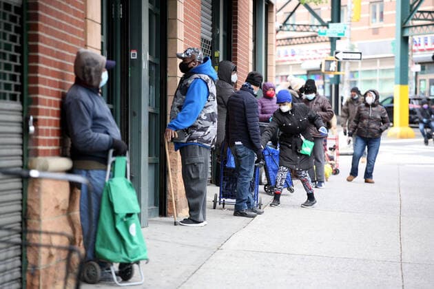 April 22, 2020, New York City, New York, US: Residents of the South Bronx on queue for food at a local food pantry food bank in the Longwood section of the hard-hit COVID-19 borough on 22 April, 2020. New York City US - ZUMAl135 20200422_zap_l135_008 Copyright: xG.xRonaldxLopezx