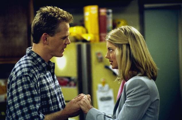 TITUS, Christopher Titus, Cynthia Watros, 2000-2002, TM and Copyright 20th Century Fox Film Corp. All rights reserved. 20thCentFox Courtesy Everett Collection !ACHTUNG AUFNAHMEDATUM GESCHÃ„TZT! PUBLICATIONXNOTxINxCANxCHNxFRAxITAxJPNxNORxPOLxRUSxESPxUKxUSA Copyright: x20thCentFox CourtesyxEverettxCollectionx TCDTITU FE014