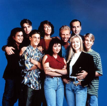BEVERLY HILLS, 90210, Gabrielle Carteris, Jason Priestley, Brian Austin Green, Carol Potter, Shannen Doherty, Ian Ziering, Jennie Garth, James Eckhouse, Douglas Emerson, (Season 1, 1990), 1990-2000, (c)Spelling Television courtesy Everett Collection Spelling Television courtesy Everett Collection !ACHTUNG AUFNAHMEDATUM GESCHÃ„TZT! PUBLICATIONXNOTxINxCANxCHNxFRAxITAxJPNxNORxPOLxRUSxESPxUKxUSA Copyright: xCourtesyxEverettxCollectionx TSDBEHI EC321