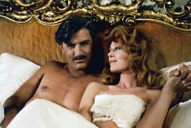 LUCKY CHANCES, (aka LUCKY CHANCES), from left: Vincent Irizarry, Audrey landers, 1990, Ph: Alice S. Hall, NBC courtesy Everett Collection NBC Courtesy Everett Collection !ACHTUNG AUFNAHMEDATUM GESCHÃ„TZT! PUBLICATIONXNOTxINxCANxCHNxFRAxITAxJPNxNORxPOLxRUSxESPxUKxUSA Copyright: xNBC CourtesyxEverettxCollectionx TSDLUCH EC006