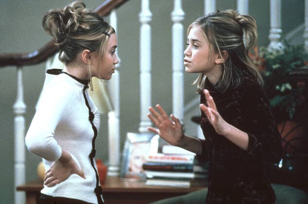 TWO OF A KIND, Ashley Mary Kate Olsen, 1998-99. Warner Bros. Television Courtesy: Everett Collection Warner Bros Courtesy Everett Collection !ACHTUNG AUFNAHMEDATUM GESCHÃ„TZT! PUBLICATIONXNOTxINxCANxCHNxFRAxITAxJPNxNORxPOLxRUSxESPxUKxUSA Copyright: xWarnerxBros CourtesyxEverettxCollectionx TSDTWOF EC016