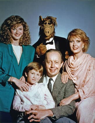 ALF, (clockwise from top left): Andrea Elson, Alf, Anne Schedeen, Max Wright, Benji Gregory, 1986-90, Alien Productions Courtesy: Everett Collection Alien Productions Courtesy: Everett Collection !ACHTUNG AUFNAHMEDATUM GESCHÃ„TZT! PUBLICATIONXNOTxINxCANxCHNxFRAxITAxJPNxNORxPOLxRUSxESPxUKxUSA Copyright: xCourtesyxEverettxCollectionx T8DALFF EC005