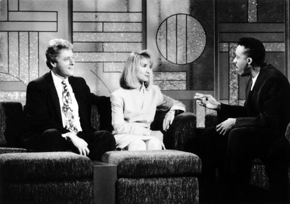 THE ARSENIO HALL SHOW, Presidential Candidate Bill Clinton, Hillary Rodham Clinton, host Arsenio Hall, (aired June 3, 1992), 1989-94, Paramount Television Courtesy: Everett Collection Paramount Courtesy Everett Collection !ACHTUNG AUFNAHMEDATUM GESCHÃ„TZT! PUBLICATIONXNOTxINxCANxCHNxFRAxITAxJPNxNORxPOLxRUSxESPxUKxUSA Copyright: xParamount CourtesyxEverettxCollectionx TBDARHA EC002