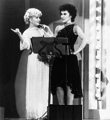 BROADWAY PLAYS WASHINGTON ON KENNEDY CENTER TONIGHT, from left, Debbie Reynolda, Chita Rivera, aired March 13, 1892, PBS Courtesy: Everett Collection PBS Courtesy Everett Collection !ACHTUNG AUFNAHMEDATUM GESCHÃ„TZT! PUBLICATIONXNOTxINxCANxCHNxFRAxITAxJPNxNORxPOLxRUSxESPxUKxUSA Copyright: xPBS CourtesyxEverettxCollectionx TBDBRPL EC004