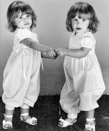 FULL HOUSE, Ashley Mary Kate Olsen, (Season 2), 1987-95, Warner Bros. Courtesy: Everett Collection Warner Bros Courtesy Everett Collection !ACHTUNG AUFNAHMEDATUM GESCHÃ„TZT! PUBLICATIONXNOTxINxCANxCHNxFRAxITAxJPNxNORxPOLxRUSxESPxUKxUSA Copyright: xWarnerxBros CourtesyxEverettxCollectionx TBDFUHO EC006