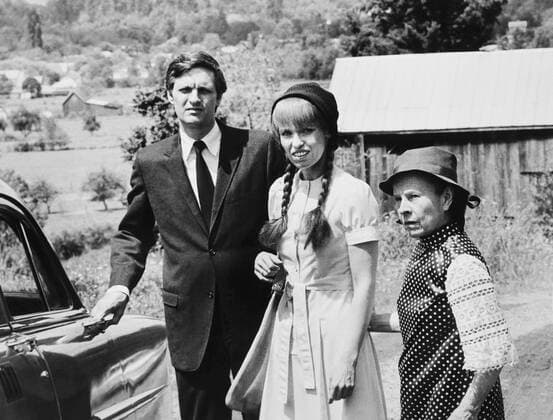 ISN T IT SHOCKING?, from left: Alan Alda, Louise Lasser, Ruth Gordon, aired October 2, 1973 !ACHTUNG AUFNAHMEDATUM GESCHÃ„TZT! PUBLICATIONXNOTxINxCANxCHNxFRAxITAxJPNxNORxPOLxRUSxESPxUKxUSA Copyright: xCourtesyxEverettxCollectionx TBDISIT EC002