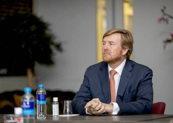 23-04-2020 Hoorn King Willem-Alexander visited the care location lindendael in Hoorn. (c) PPE Pool Nieboer v