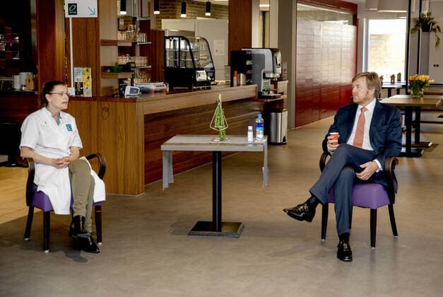 23-04-2020 Hoorn King Willem-Alexander visited the care location lindendael in Hoorn. (c) PPE Pool Nieboer v