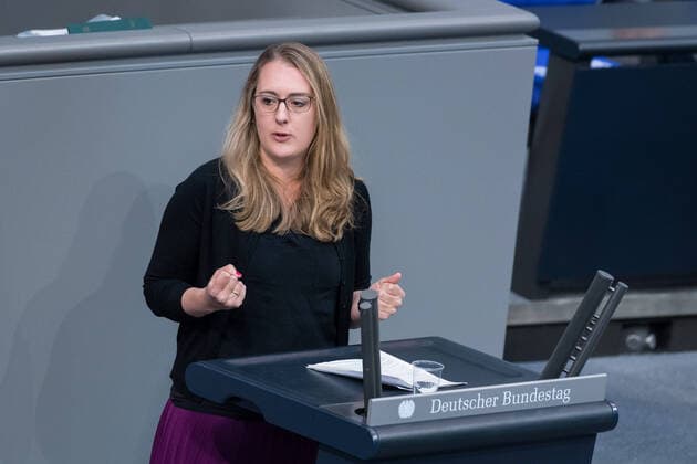 Berlin, Plenarsitzung im Bundestag Deutschland, Berlin - 23.04.2020: Im Bild ist Katharina Dröge (Bündnis 90 Die Grünen) während der Sitzung des deutschen Bundestags zu sehen. Berlin Bundestag Berlin Deutschland