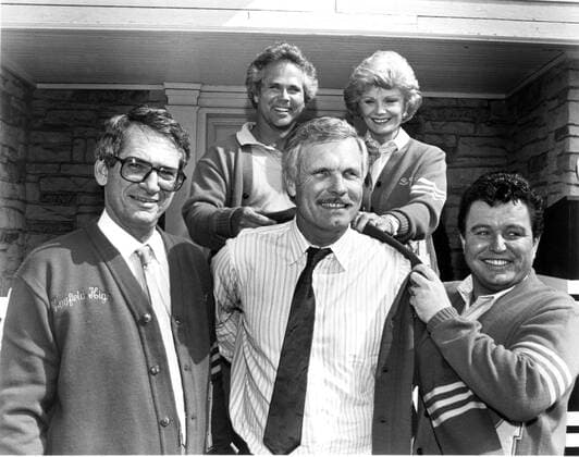 STILL THE BEAVER, (aka THE NEW LEAVE IT TO BEAVER), from left, on-set, MCA President Sidney Sheinberg, Tony Dow, WTBS Chairman Ted Turner, Barbara Billingsley, Jerry Mathers, April 1986 Courtesy Everett Collection !ACHTUNG AUFNAHMEDATUM GESCHÃ„TZT! PUBLICATIONXNOTxINxCANxCHNxFRAxITAxJPNxNORxPOLxRUSxESPxUKxUSA Copyright: xCourtesyxEverettxCollectionx TBDSTTH EC017