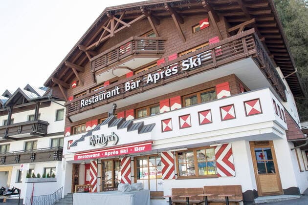 AUT, 2020-04-23: REPORTAGE CORONA - DIE CORONA-QUARANTAENE UEBER DAS GANZE PAZNAUNTAL AUFGEHOBEN - HIER ISCHGL KITZLOCH: ;