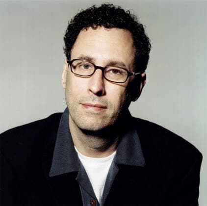 ANGELS IN AMERICA, writer Tony Kushner, 2003, HBO Courtesy: Everett Collection HBO Courtesy Everett Collection !ACHTUNG AUFNAHMEDATUM GESCHÃ„TZT! PUBLICATIONXNOTxINxCANxCHNxFRAxITAxJPNxNORxPOLxRUSxESPxUKxUSA Copyright: xHBO CourtesyxEverettxCollectionx TCDANIN EC033
