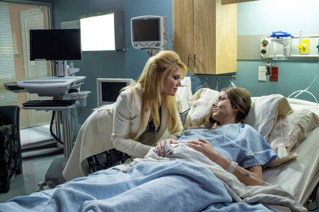 DALLAS, l-r: Audrey Landers, Julie Gonzalo in Guilt & Innocence (Season 2, Episode 10, aired March 25, 2013), 2012-, TNT courtesy Everett Collection TNT Courtesy Everett Collection !ACHTUNG AUFNAHMEDATUM GESCHÃ„TZT! PUBLICATIONXNOTxINxCANxCHNxFRAxITAxJPNxNORxPOLxRUSxESPxUKxUSA Copyright: xTNT CourtesyxEverettxCollectionx TCDDALL EC120