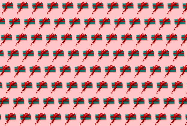 Pattern of Christmas presents against pink background GEMF03514