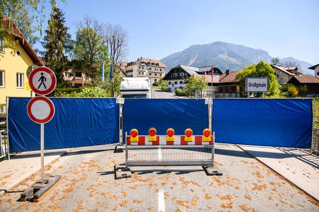 (200423) -- BAYERISCH GMAIN (GERMANY), April 23, 2020 (Xinhua) -- A border crossing point between Germany and Austria is closed amid COVID-19 pandemic in Bayerisch Gmain, southern Germany, on April 23, 2020. The rate of new infections with COVID-19 in Germany continued below peak times as the number of confirmed cases increased by 2,352 within one day to 148,046, the Robert Koch Institute (RKI) announced on Thursday. (Photo by Kevin Voigt Xinhua) GERMANY-BAYERISCH GMAIN-COVID-19-BORDER CONTROL 