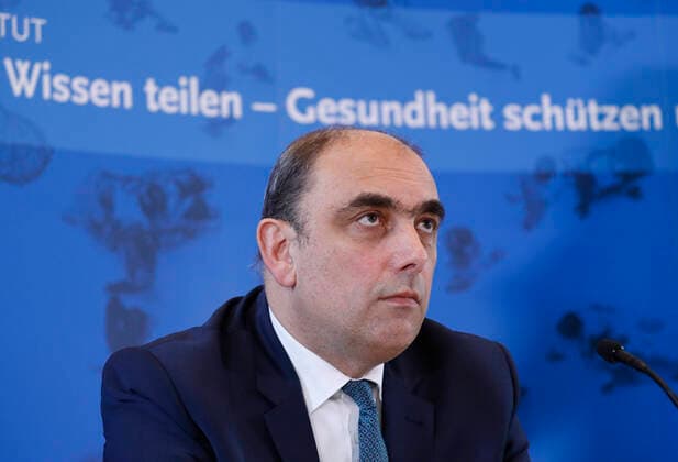 Prof. Dr. Lars Schaade, Vizepräsident des Robert Koch-Instituts in Berlin, Deutschland, Berlin, Pressebriefing des Robert-Koch-Instituts, 24.04.2020