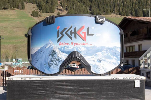 AUT, 2020-04-23: REPORTAGE CORONA - DIE CORONA-QUARANTAENE UEBER DAS GANZE PAZNAUNTAL AUFGEHOBEN - HIER ISCHGL: ;