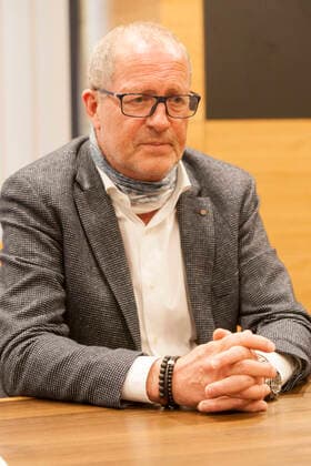 AUT, 2020-04-23: REPORTAGE CORONA - DIE CORONA-QUARANTAENE UEBER DAS GANZE PAZNAUNTAL AUFGEHOBEN - HIER ISCHGL: BUERGERMEISTER WERNER KURZ: ;