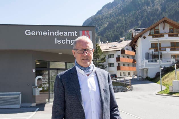 AUT, 2020-04-23: REPORTAGE CORONA - DIE CORONA-QUARANTAENE UEBER DAS GANZE PAZNAUNTAL AUFGEHOBEN - HIER ISCHGL: BUERGERMEISTER WERNER KURZ: ;