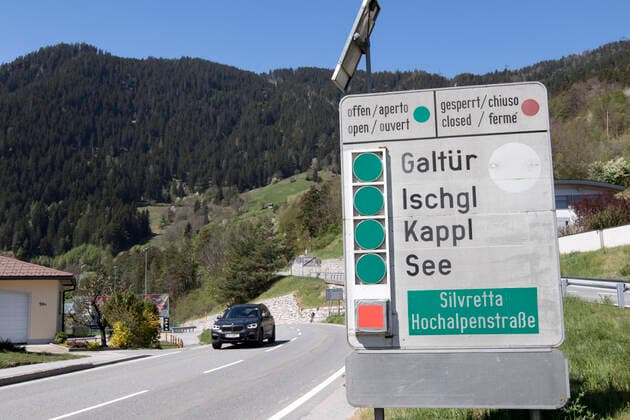 AUT, 2020-04-23: REPORTAGE CORONA - DIE CORONA-QUARANTAENE UEBER DAS GANZE PAZNAUNTAL AUFGEHOBEN - HIER ISCHGL: ;