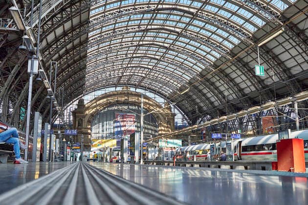 Nachmittag am Hauptbahnhof Frankfurt wahrend der Corona-Krise. Frankfurt am Main, 24.04.2020