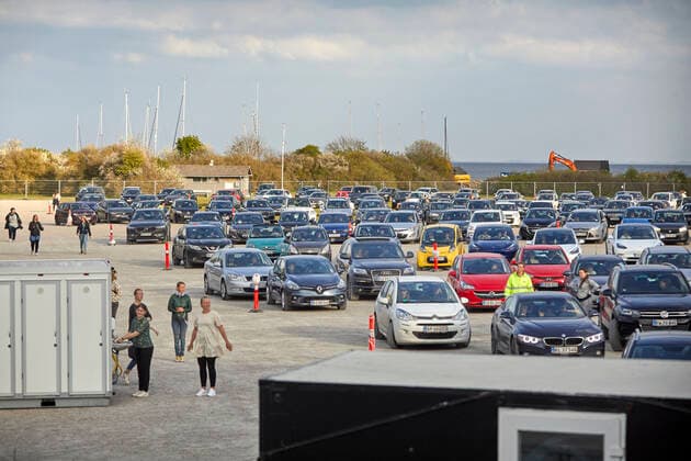 Mads Langer spiller til en udsolgt drive-in koncert paa Tangkrogen i Aarhus, fredag den, 24. april 2020.. , Aarhus Denmark