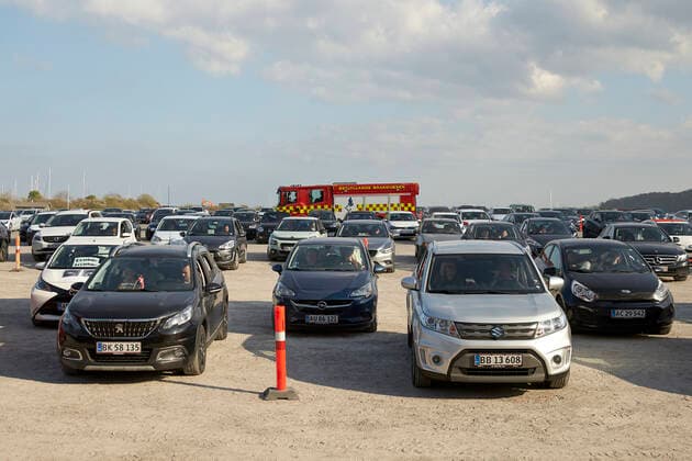 OEstjyllands brandvaesen holder oeje med at afstanden bliver overholdt inden Mads Langer spiller til en udsolgt drive-in koncert paa Tangkrogen i Aarhus, fredag den, 24. april 2020.. , Aarhus Denmark