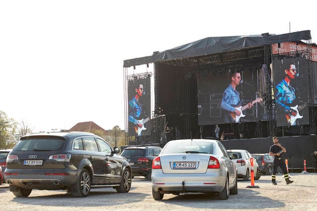 Mads Langer spiller til en udsolgt drive-in koncert paa Tangkrogen i Aarhus, fredag den, 24. april 2020.. , Aarhus Denmark