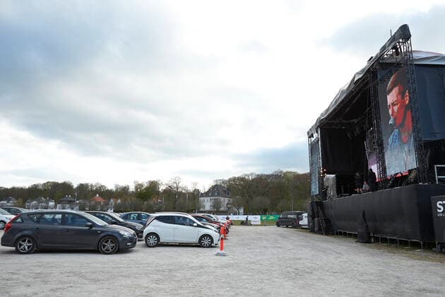 Mads Langer spiller til en udsolgt drive-in koncert paa Tangkrogen i Aarhus, fredag den, 24. april 2020.. , Aarhus Denmark