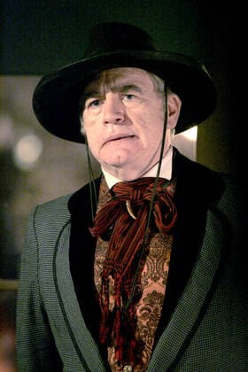 DEADWOOD, Brian Cox, 2004-2006, (Season 3), photo: HBO Courtesy: Everett Collection HBO Courtesy Everett Collection !ACHTUNG AUFNAHMEDATUM GESCHÃ„TZT! PUBLICATIONXNOTxINxCANxCHNxFRAxITAxJPNxNORxPOLxRUSxESPxUKxUSA Copyright: xHBO CourtesyxEverettxCollectionx TCDDEAD EC066