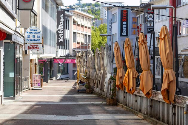 DEU, Deutschland, Baden-Württemberg, Stuttgart, 24.04.2020: Auswirkungen der Corona-Krise: Restaurants und Gaststätten sind geschlossen.