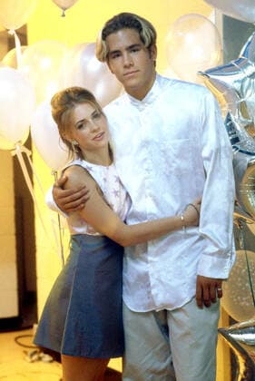 SABRINA, THE TEENAGE WITCH, Melissa Joan Hart, Ryan Reynolds, 1996. Showtime Network Courtesy: Everett Collection Showtime Networks Inc. Courtesy Everett Collection !ACHTUNG AUFNAHMEDATUM GESCHÃ„TZT! PUBLICATIONXNOTxINxCANxCHNxFRAxITAxJPNxNORxPOLxRUSxESPxUKxUSA Copyright: xABC CourtesyxEverettxCollectionx TCDSATH EC027