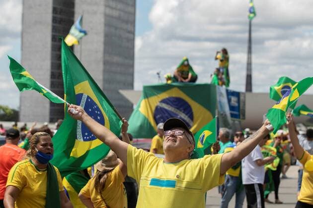 Bilder des Jahres 2020, News 04 April News Themen der Woche KW17 News Bilder des Tages Followers of Brazilian President Jair Bolsonaro got together for a demonstration supporting him, in Brasilia, Brazil, 26 April 2020. Followers of President Bolsonaro have not paid attention to Brasilia s Federal Government measures for containing the coronavirus spread and got together for a supporting demonstration. Brazilian President Jair Bolsonaro supporters demonstration in Brasilia !ACHTUNG: NUR REDAKTIONELLE NUTZUNG!  Copyright: xJoédsonxAlvesx AME5873 20200426-637235275908456609