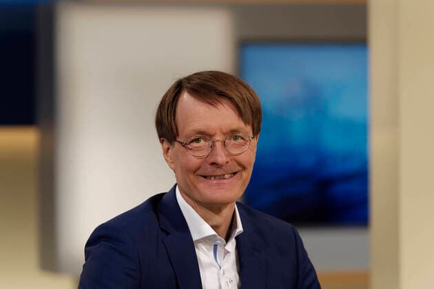 Karl Lauterbach 2020-04-26, Berlin, Deutschland - Karl Lauterbach (SPD), Mitglied des Bundestages, Gesundheitskökonom und Epidemiologe, zu Gast bei Anne Will im Ersten Deutschen Fernsehen. Thema der Talkrunde: Sorge vor zweiter Infektionswelle - lockert Deutschland die Corona-Maßnahmen zu forsch?