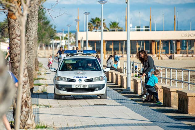20200426 Children go out of the Home in Mallorca during Corona Lock down PALMA DE MALLORCA, SPAIN - APRIL 26 2020 : Port Adriano beach at - Children go out of the Home in Mallorca during Corona Lock down on April 26, 2020 in Palma de Mallorca, . Palma de Mallorca Baleares Spain