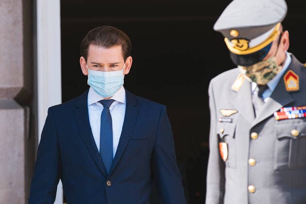 Wien 27.04.2020, Aeusseres Burgtor, Wien, AUT, Bundesregierung, 75 Jahre Zweite Republik, Kranzniederlegung und Gedenkfeier mit Verteidigungsministerin Tanner, Generalstabchef Brieger, Bundeskanzler Kurz, Vizekanzler Kogler, im Bild Sebastian Kurz (OeVP) during 75 years of the Second Republic, wreath-laying ceremony and commemoration with Defense Minister Tanner, Chief of Staff Brieger, Federal Chancellor Kurz, Vice-Chancellor Kogler in Vienna, Austria on 2020 04 27.
